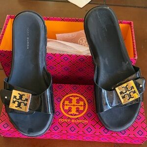 Tory Burch black buckle slide. 6/ 6.5 / 7